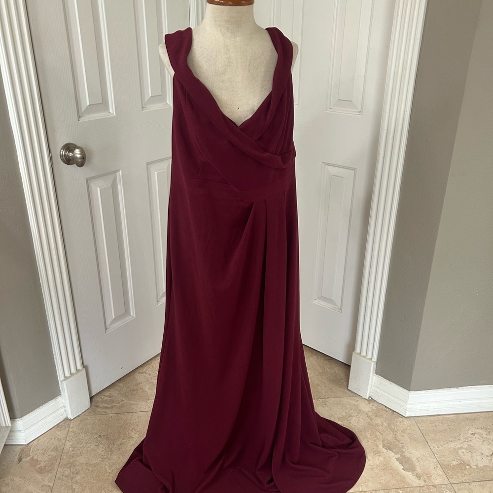 David's Bridal Red Sleeveless Plunge Maxi Gown